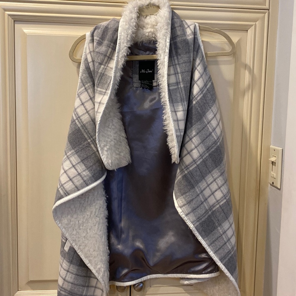 Womens winter vest with faux fur